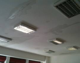 L’AQUILA, PIOVE DENTRO LE AULE  DEL LICEO CLASSICO ”COTUGNO”