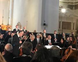 SISMA L’AQUILA: SOLD OUT ”LA SINFONIA DELLE STAGIONI”, IN MOLTI RESTANO FUORI BASILICA