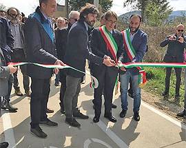 L’AQUILA: INAUGURATA LA NUOVA PISTA CICLABILE, PIETRUCCI ESULTA
