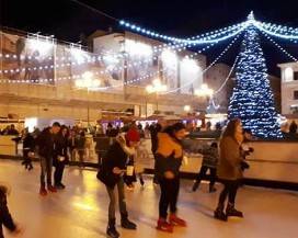 L’AQUILA: INAUGURAZIONE PISTA DI PATTINAGGIO PIAZZA DUOMO
