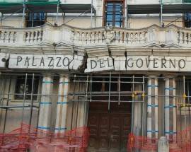 FICTION RAI L’AQUILA: PALAZZO CENTI SI ‘TRASFORMA’ NELLA PREFETTURA CROLLATA