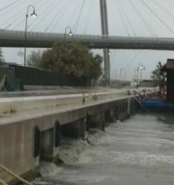 PESCARA: LIQUAMI NEL FIUME, ALLARME CITTADINI, ‘VERIFICARE QUALITA’ ACQUE’