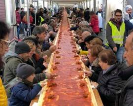 A TORNIMPARTE LA POLENTA PIU’ LUNGA DEL MONDO, E’ DA GUINNESS WORLD RECORD