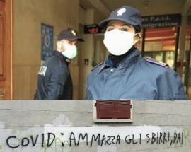 CORONAVIRUS: ‘COVID AMMAZZA GLI SBIRRI’, SCRITTA SHOCK A MILANO