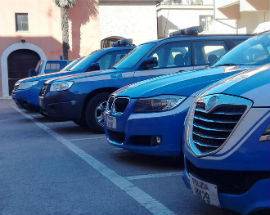 AGGREDISCONO CONNAZIONALE IN STRADA, ROMENI IN MANETTE