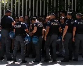 PROCESSO TERAMO: CARICA POLIZIA CONTRO ANARCHICI, 3 AGENTI FERITI