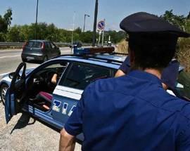 AUTO RUBATA RECUPERATA SULLA A14, CONDUCENTE SCAPPA