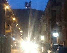 L’AQUILA: INTONACO PERICOLANTE IN VIA MAZZARINO, INTERVENGONO VIGILI DEL FUOCO