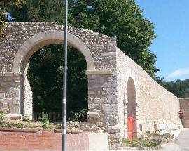 L’AQUILA: ECCO PORTA DI POGGIO SANTA MARIA,  ”ADOTTIAMO LE MURA”