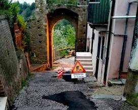 LANCIANO: CENTRO STORICO, ASFALTO NELLE BUCHE AL POSTO DI SAMPIETRINI