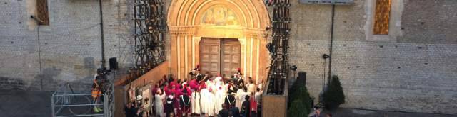 PERDONANZA: APERTA LA PORTA SANTA, LA BOLLA SCACCIA LE MANGANELLATE