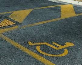 AVEZZANO: DONNA DISABILE ACCOMPAGNA FIGLIO A SCUOLA MA RIMANE BLOCCATA IN AUTO
