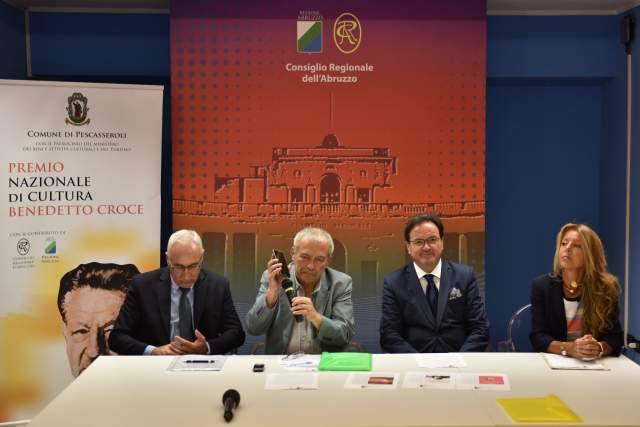 PREMIO CROCE, UFFICIALIZZATI I VINCITORI. TELEFONATA A SORPRESA DELLA MARAINI