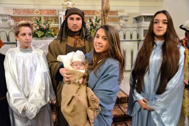 RIVISONDOLI: GRETA, 13 ANNI, SARA’ LA MADONNINA DEL PRESEPE