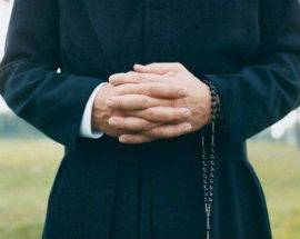 SCOMPARE CASETTA POST-SISMA, A MONTEREALE I FEDELI CONTRO IL PARROCO
