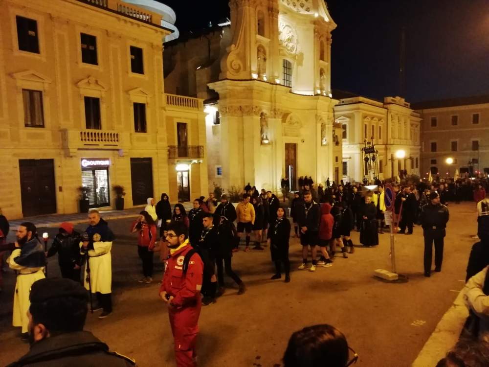 LA SUGGESTIONE DELLE PROCESSIONI DEL VENERDI’ SANTO A CHIETI E L’AQUILA, TRA STORIA ANTICA E FUTURO INCERTO