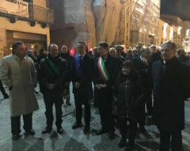 L’AQUILA: ALLA PROCESSIONE DEL VENERDI’ SANTO PROTESTA CROCIFISSO, CONSIGLIERI SFILANO DIVISI