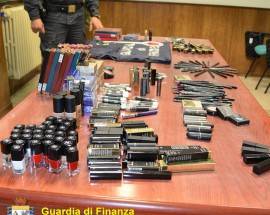 GDF: SEQUESTRATI PROFUMI CONTRAFFATTI AL MERCATO