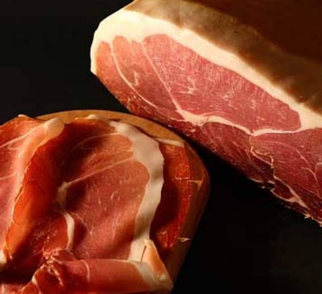 FANNO RAZZIA DI PROSCIUTTI, FURTO DA 100 MILA EURO