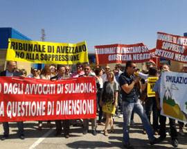 TRIBUNALI SOPPRESSI: PROTESTA AVVOCATI SULMONA E AVEZZANO, TRAFFICO DELL’AQUILA IN TILT