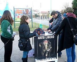 PESCARA: SFRUTTAMENTO ANIMALI, ATTIVISTI PROTESTANO DAVANTI A CIRCO