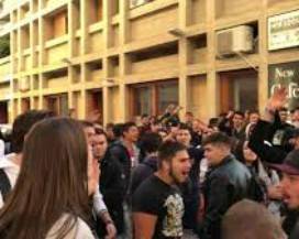 TERAMO: SCUOLA E SICUREZZA, PROTESTA DEGLI STUDENTI SOTTO SEDE PROVINCIA