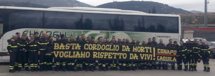 VIGILI DEL FUOCO ABRUZZESI IN PIAZZA A ROMA: ‘BASTA CORDOGLIO DA MORTI, RISPETTO DA VIVI’