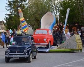 AUTOMOBILI: DOMENICA IL RADUNO DELLE 500 DELL’ALTOPIANO DELLE ROCCHE