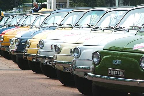 CHIETI: TORNA IL RADUNO DELLE FIAT 500, MONSIGNOR FORTE LE BENEDICE