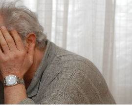 RAGGIRANO ANZIANO E RUBANO OROLOGIO, DENUNCIATI IN TRE