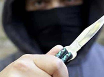 PESCARA: 18ENNE SORPRESO CON UN COLTELLO A SERRAMANICO E DENUNCIATO DA CARABINIERI