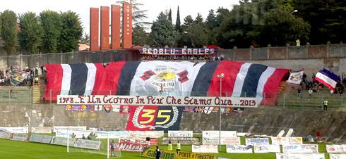 L’AQUILA CALCIO: GLI ULTRAS SVEGLIANO LA SQUADRA E LA CITTA’