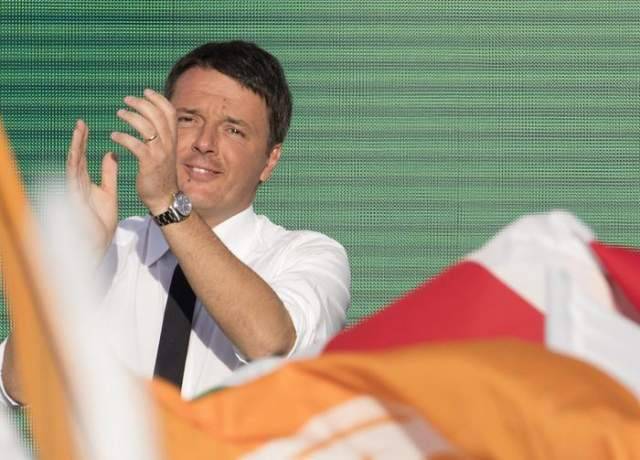 RENZI IN ABRUZZO ACCOLTO DALLE PROTESTE, POLEMICHE PER STUDENTI USATI DA CLAQUE