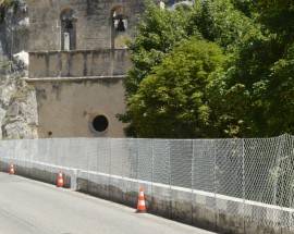 RETE SU STRADA MADONNA D’APPARI, RABBIA USI CIVICI; FERELLA, ‘PROVVISORIA’