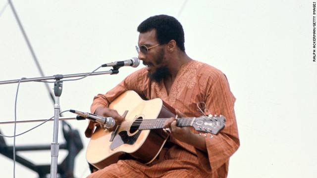 ADDIO A RICHIE HAVENS, PRIMO A SUONARE A WOODSTOCK