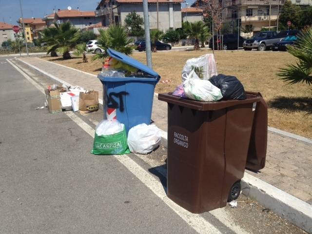 ALBA ADRIATICA: RIPULITI RIFIUTI SEGNALATI DA UNA LETTRICE