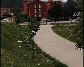 L’AQUILA: CITTADINO, ”SPORCIZIA AL MERCATO DI PIAZZA D’ARMI”