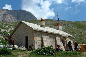 GIOVANI SI PERDONO SU GRAN SASSO, NOTTE IN RIFUGIO E MAMMA AGITATA