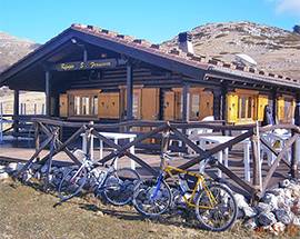 INCENDIO DISTRUGGE RIFUGIO SAN FRANCESCO A FONTE VETICA