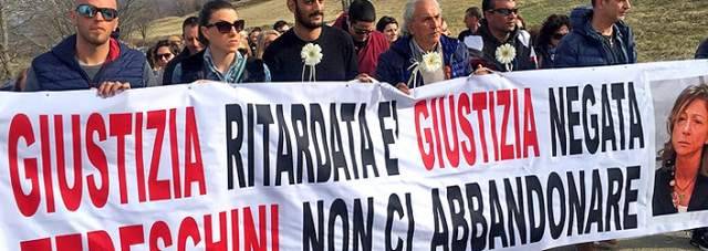 RIGOPIANO: 2 MESI FA LA TRAGEDIA, SFILANO IN 1.500 E NASCE IL COMITATO DEI FAMILIARI