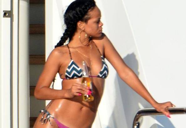 VACANZE DA STAR ”MANI BUCATE”, IN TESTA DI CAPRIO E RIHANNA