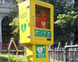 L’AQUILA: RIPULITO DA VOLONTARI DEFIBRILLATORE IMBRATTATO