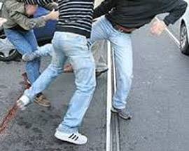 L’AQUILA VIOLENTA, AGGRESSIONE IN PIENO CENTRO, 3 FERITI