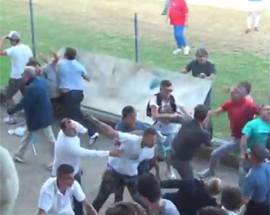 CALCIO: ECCELLENZA ABRUZZESE, MAXI RISSA SUGLI SPALTI – VIDEO