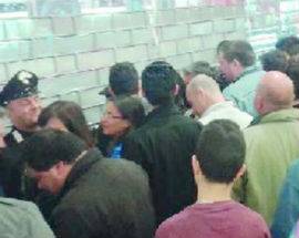 TV QUASI GRATIS, MAXI RISSA  AL CENTRO COMMERCIALE, ARRIVANO I CARABINIERI