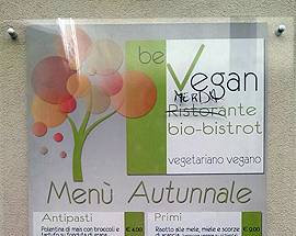 L’AQUILA: SCRITTE OFFENSIVE E ATTI VANDALICI CONTRO RISTORANTE VEGANO