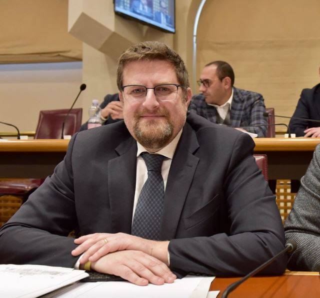 CRISI COMUNE L’AQUILA: SANTANGELO, ”SUPERARE LOGICHE PARTITICHE PER IL BENE DELLA CITTA”’