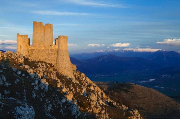 LA CULTURA CI FA RICCHI? ABRUZZO INCASSA 1 MILIARDO RECORD DI IMPRESE IN ‘ROSA’