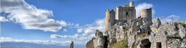 TORRE DI ROCCA CALASCIO, L”’ODISSEA” DEI TURISTI IN BALIA DEI BUS NAVETTA DEL COMUNE
