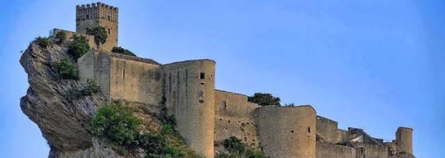 ROCCASCALEGNA, IL BORGO INCANTATO CHE RESISTE A SPOPOLAMENTO E ABBANDONO